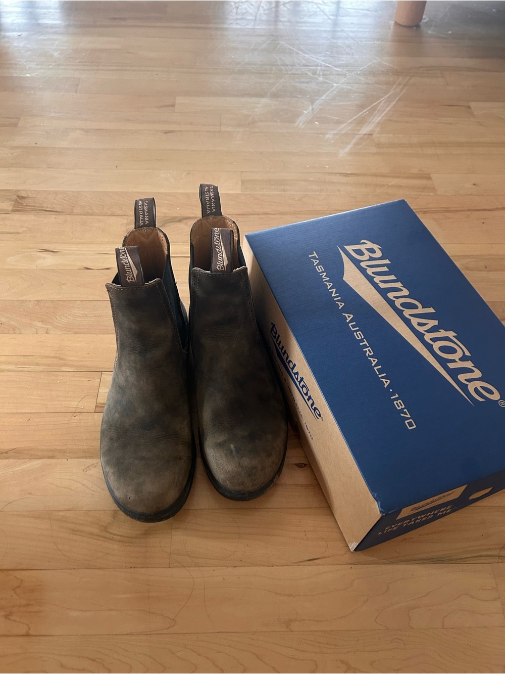 Blundstone Women's Brown Chelsea Pull-On Boots